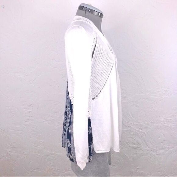 Skies Are Blue White / Navy Accent Print Criss cross back Cardigan - Picture 1 of 8